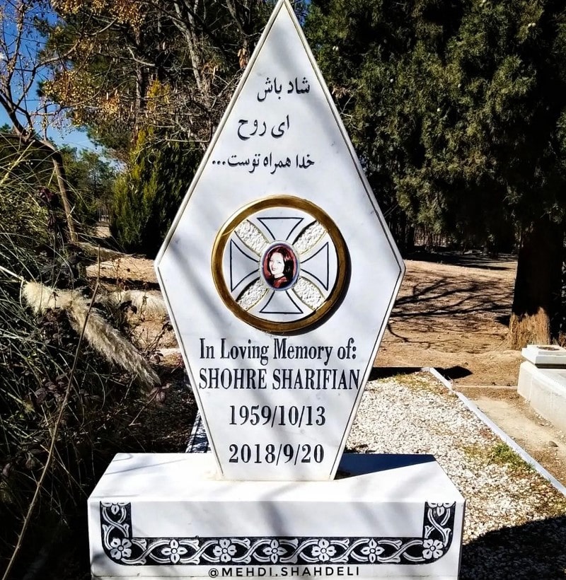 سنگ قبری در قبرستان ارامنه اصفهان از نمای نزدیک، منبع عکس: اینستاگرام mehdi.shahdeli@، عکاس: مهدی شاه‌دلی