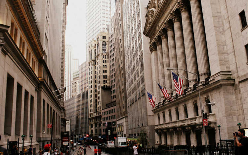 بازار مالی آمریکا در خیابان وال استریت