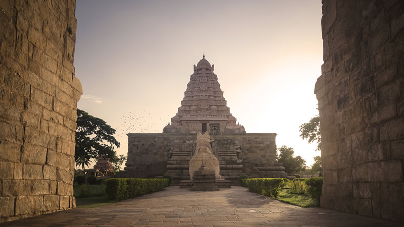 تصویر یک معبد هندی مخروطی شکل