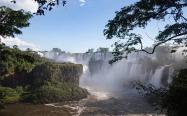 فوران آب در آبشار ایگواسو