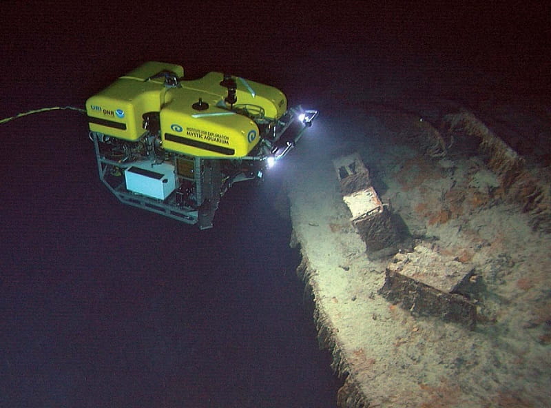 زیردریایی تحقیقاتی در جست وجوی بقایای تایتانیک