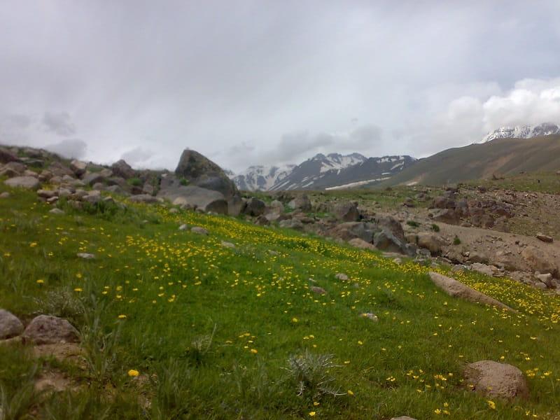 دامنه‌های کوه سبلان در نزدیکی روستای الوارس