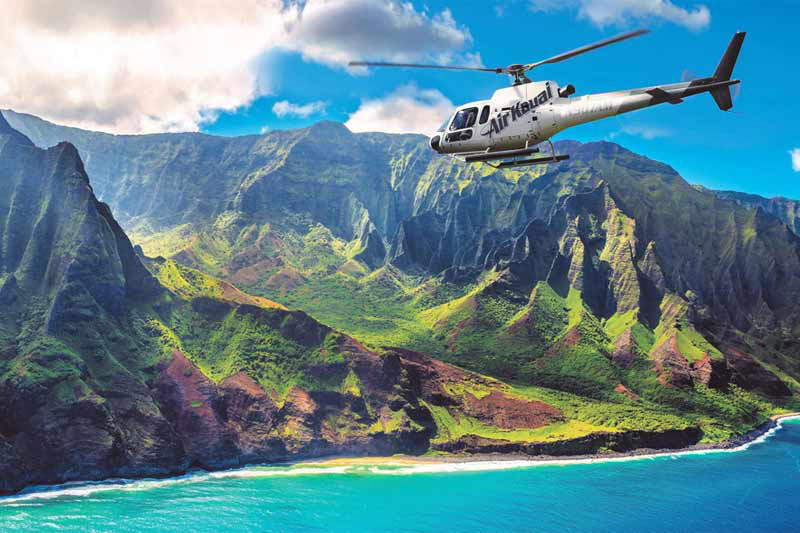 پرواز هلی کوپتر بر فراز جزیره هاوایی