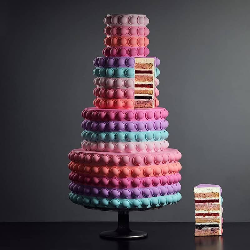 کیک چند طبقه هندسی و رنگی
