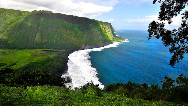 جزیره هاوایی در کرانه اقیانوس آرام از نمای بالا