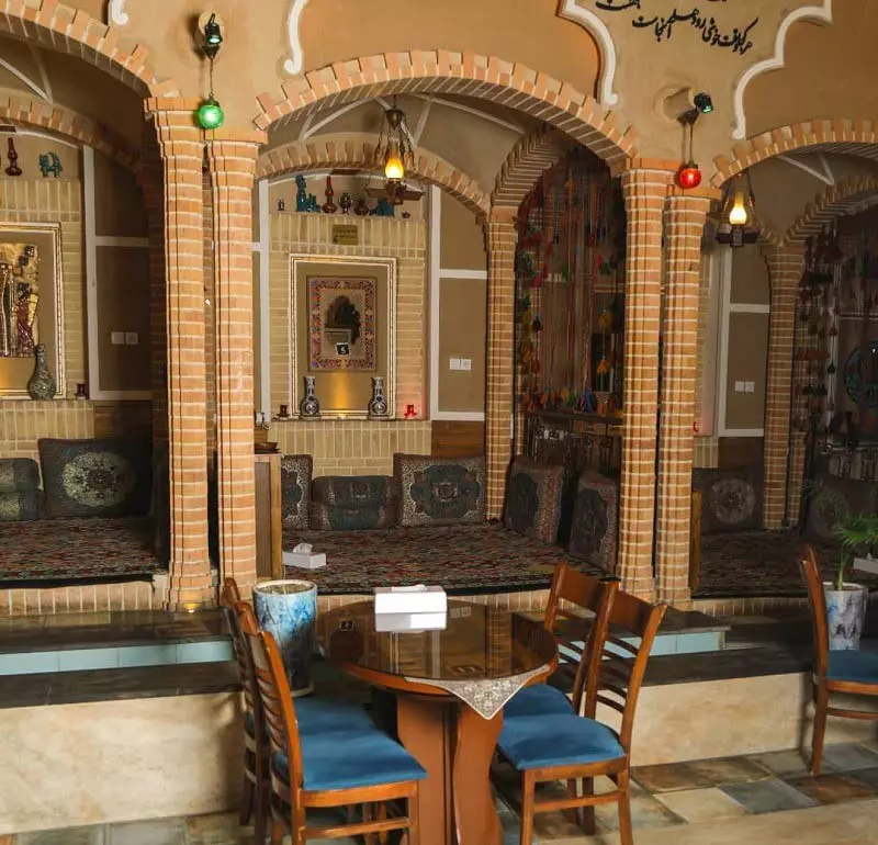 رستوران سنتی خشت بهشت در پیروزی تهران
