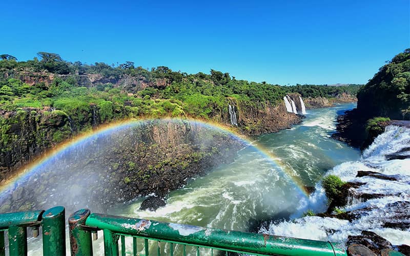 رنگین بالای آبشار ایگواسو