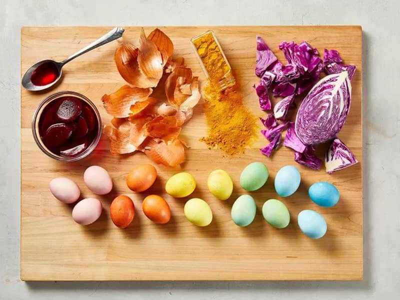 رنگ آمیزی تخم مرغ با مواد طبیعی