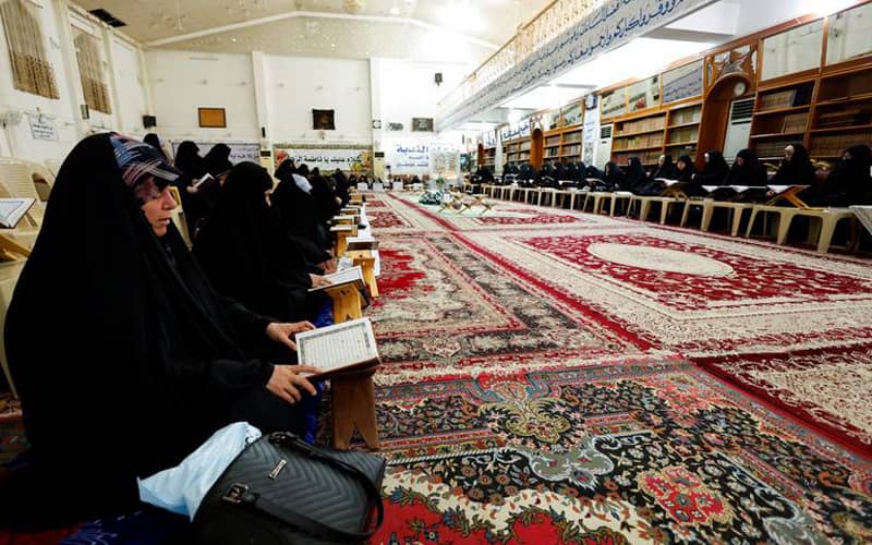 جلسه زنان برای ختم قرآن 