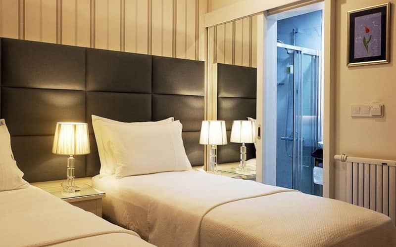 دو تخت یکنفره در هتل تن رومز استانبول