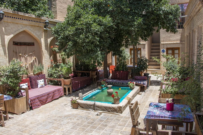 بهترین اقامتگاه‌های بومگردی شیراز | آدرس + امکانات و قیمت