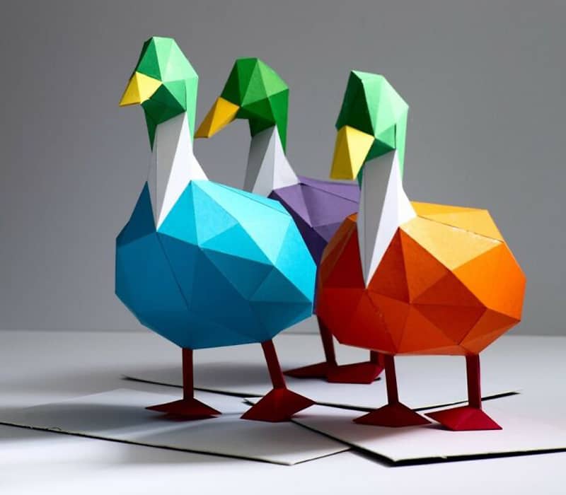 سه مرغابی رنگی از جنس کاغذ