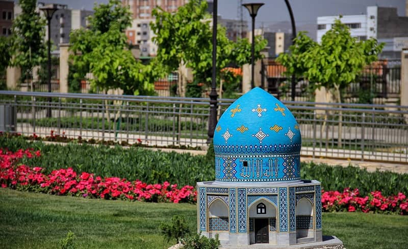 ماکت آرامگاه عطار در بوستان مینیاتوری مشهد