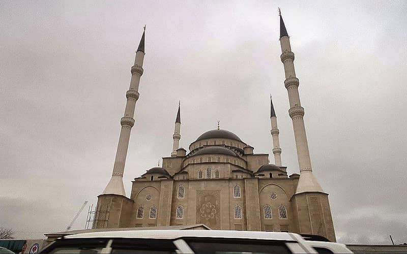 مسجدی با چندین مناره در ترکیه