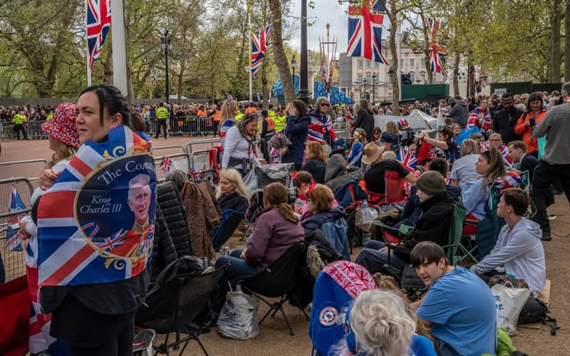 استقبال مردم لندن از تاجگذاری چارلز سوم