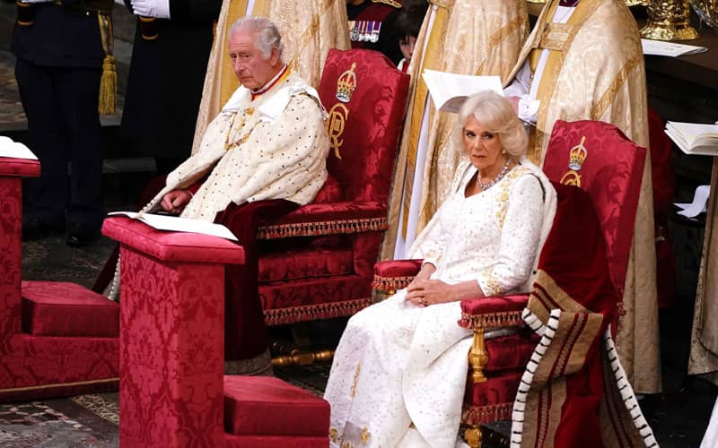 پادشاه بریتانیا و ملکه در مراسم تاجگذاری
