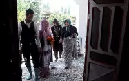 ورود عروس و داماد به خانه 