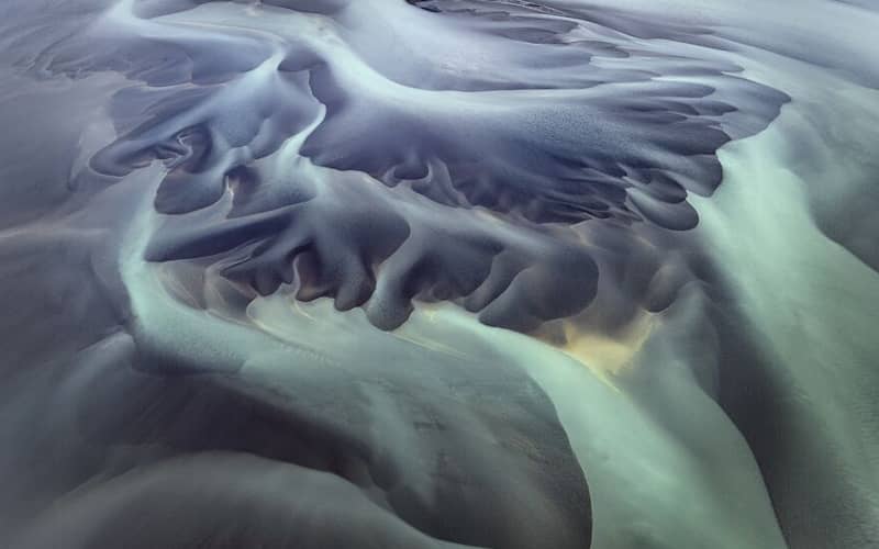 عکس هوایی از جریان رودها و کوه ها