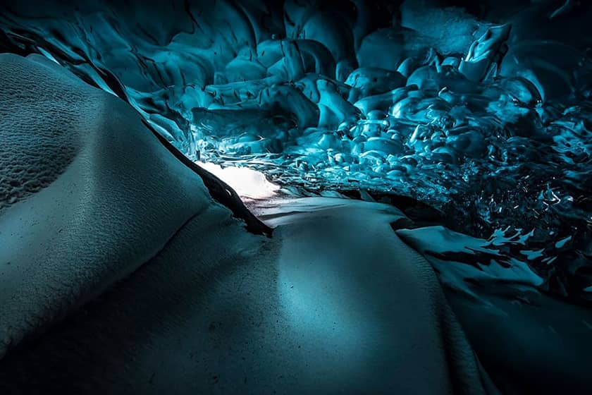 غارهای یخچالی ایسلند، همنشینی زیبای یخ و سنگ