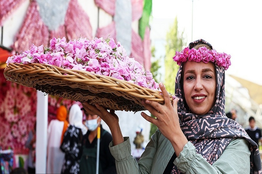دریاچه چیتگر میزبان جشنواره گل و گلاب 