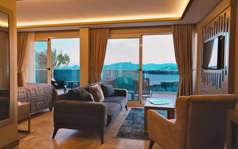 اتاق مشرف به دریا در هتل روآس 