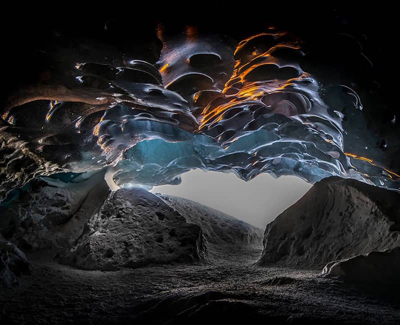 سقف یخی غاری در ایسلند