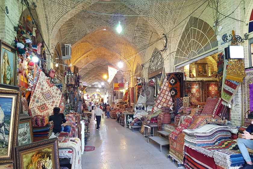 بهترین مراکز خرید شیراز؛ از بازار وکیل تا مجتمع نیکان