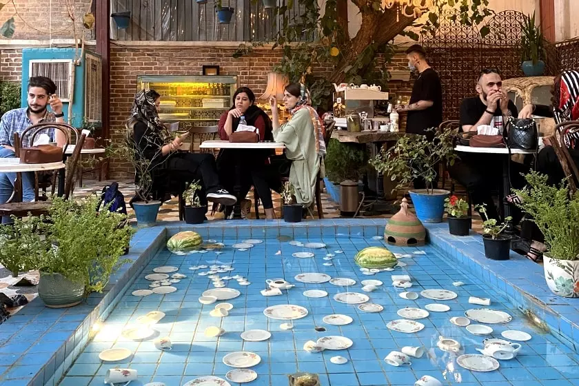 رستوران های فضای باز تهران؛ لذت یک وعده غذای مفرح