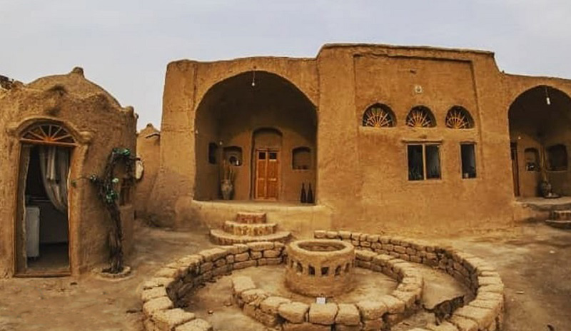 بومگردی عمارت قلعه خواجه ورامین