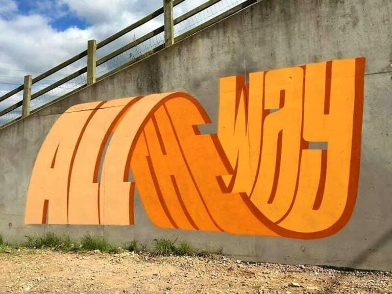 گرافیتی حروف روی دیوار