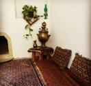 اتاق‌های سنتی بومگردی قندچین در شهر راین کرمان