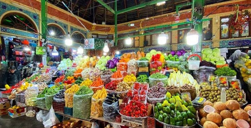 میوه فروشی های رنگارنگ در بازار سنتی تجریش