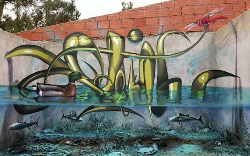 نقاشی دیواری از موجودات یک دریاچه 