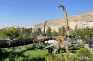 دایناسورهای گوناگون در پارک ژوراسیک تهران؛ منبع عکس: کجارو؛ عکاس: مسعود یوسف‌نژاد