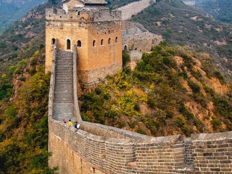 دیوار چین همراه با برج آجری، منبع عکس: unsplash.com (عکاس: Mjoel danielson)