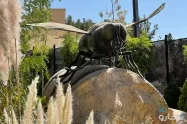 مجسمه مگسی بزرگ در پارک حشرات؛ منبع عکس: کجارو؛ عکاس: مسعود یوسف‌نژ‌اد