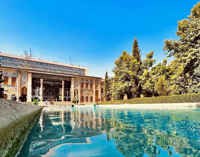 عمارت کاخ گلستان مشرف بر استخر باغ موزه گلستان