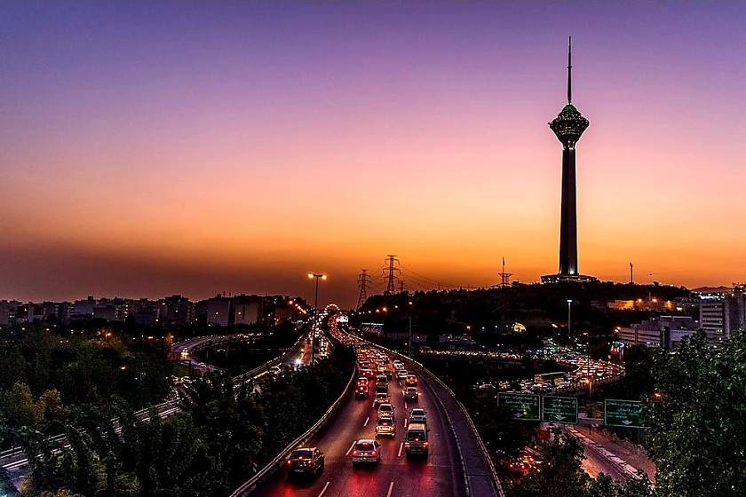 تفریحات برج میلاد تهران؛ از قدم زدن در آسمان تا اتاق فرار