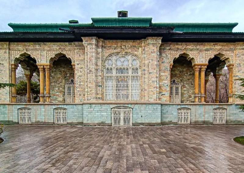 نمای بیرونی کاخ سبز در مجموعه باغ موزه سعدآباد