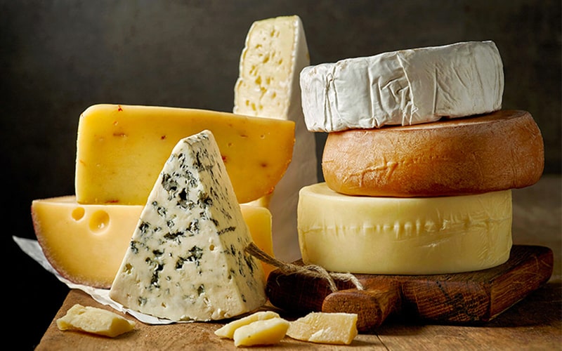 چندین قالب پنیر