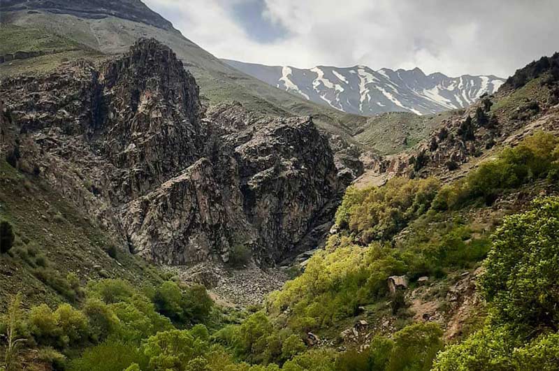 طبیعت سرسبز و کوهستانی اطراف روستای ایگل