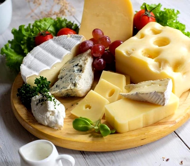 سینی پنیرهای قالبی