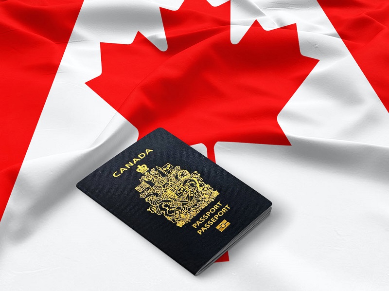 پرچم کانادا و پاسپورت - رپورتاژ