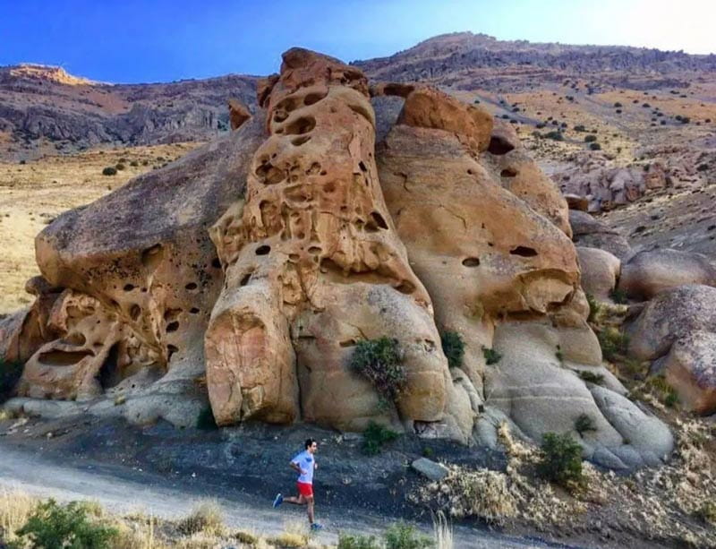 صخره های ارواح سنگی در مسیر دسترسی به روستای وردیج