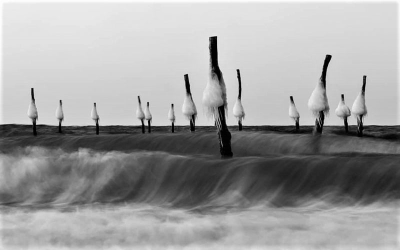 عکس سیاه و سفید از دریا