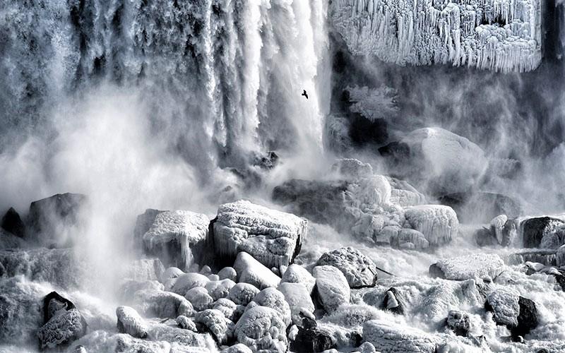 آبشار نیاگارا کانادا، منبع عکس: unsplash.com، عکاس: joe desousa