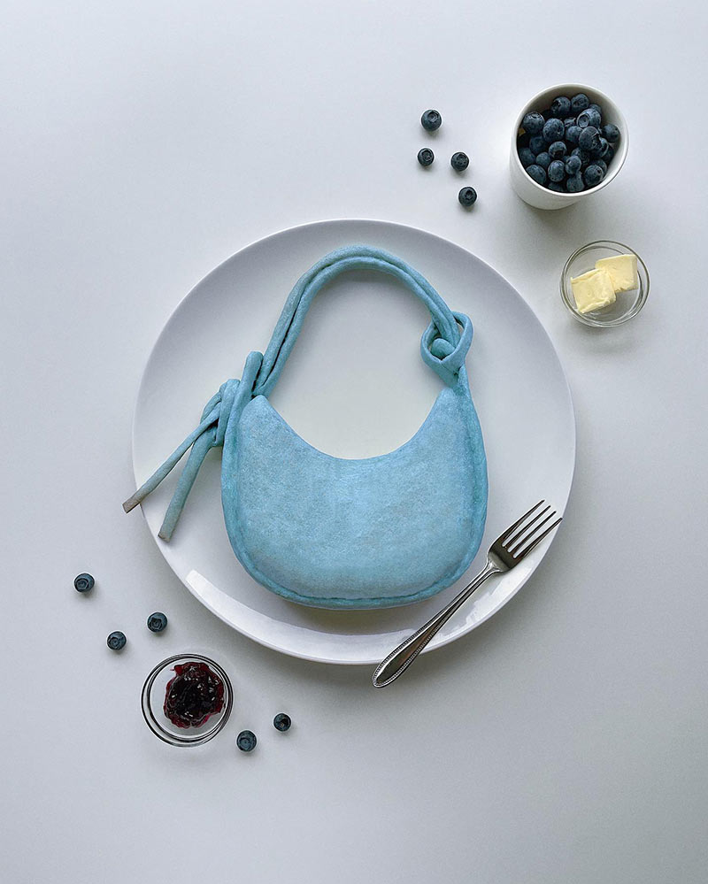 کیک به شکل کیف دستی آبی رنگ 