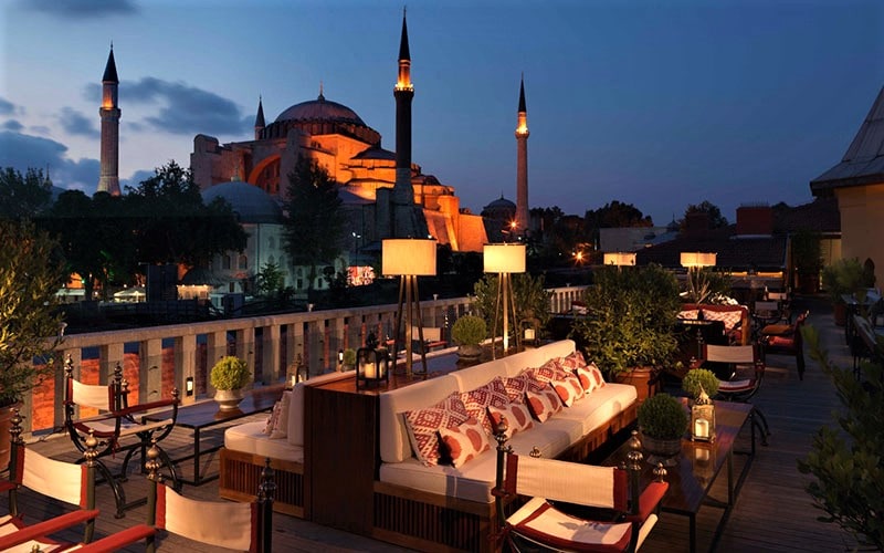 رستوران هتل فور سیزن سلطان احمد در استانبول، منبع عکس: americanexpress.com، عکاس: ناشناس