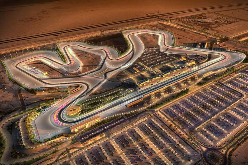 تصویر هوایی از پیست فرمول یک لوسیل قطر با نورپردازی شبانه، منبع عکس: سایت Motorsport.com، عکاس نامشخص