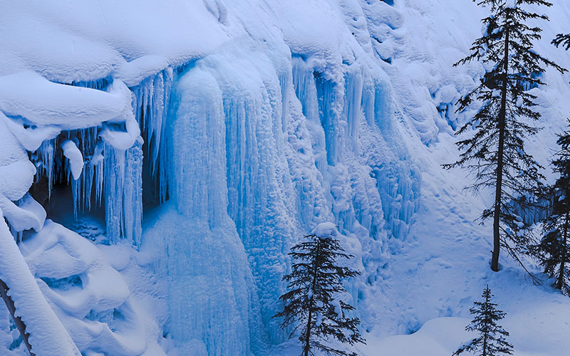 یخ زدگی بخشی از آبشار نیاگارا، منبع عکس: unsplash.com، عکاس: john bakator